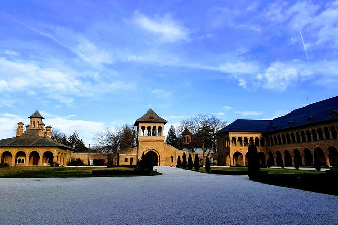 Mystical Monasteries, Dracula's Tomb and Mogosoaia Lake Palace - Private Tour - The Bucharest drive-bys on the return