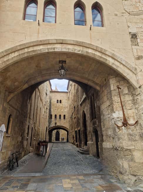 Narbonne: visit the Archbishops' Palace and Cathedral - Starting at Les Halles and the Roman via Domitia