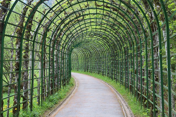 Neuschwanstein Castle and Linderhof Palace Day Trip from Munich - Marienbrücke and the best photo opportunities