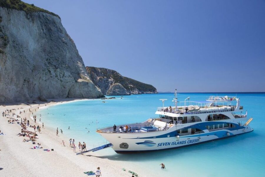 Nidri daily cruise in the Ionian with Makedonia Palace - Who should book the Makedonia Palace cruise
