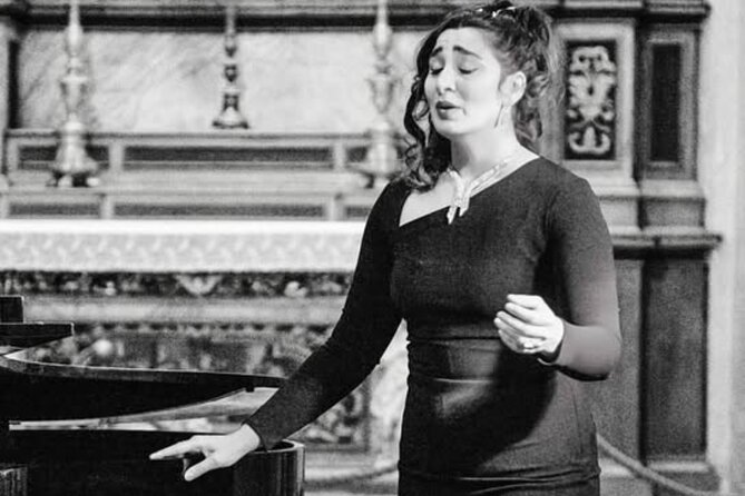 Opera Concert in Verona Palace with Prosecco - Prosecco first, then the music