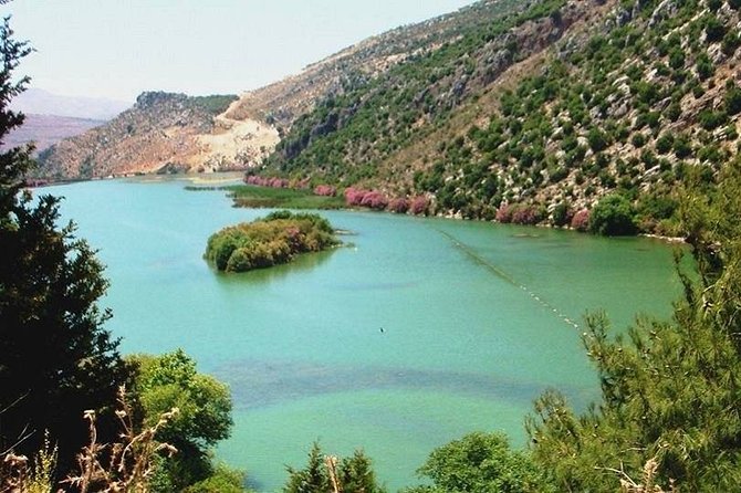 Palace of Dreams - Oyoun El Samak - Zahlan Grotto - Jabal El Arbaaine - Zahlan Grotto and its ancient rock layers