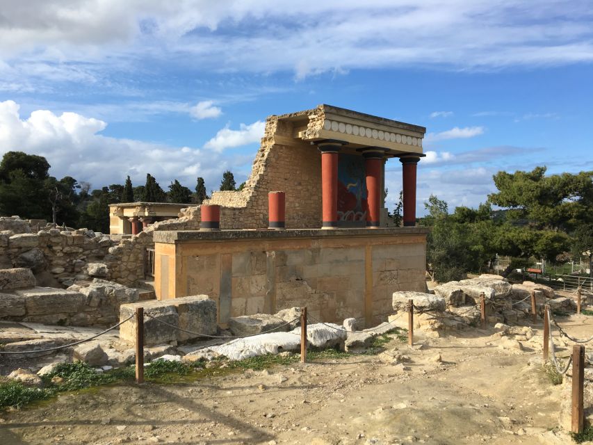Palace of Knossos Small Group Tour - Walking through the palace in 90 minutes