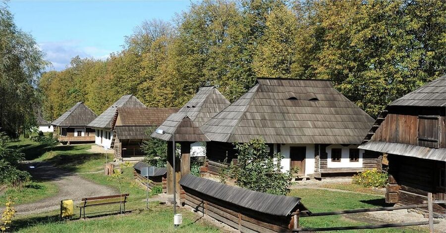 Palace of the Parliament, Village Museum & Ceaușescu Mansion - What the Ceaușescu Mansion reveals