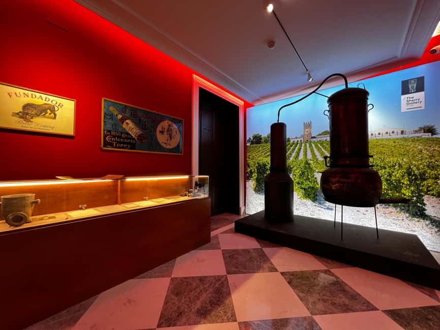 Palacio San Dionisio - Sherry Wine Museum - Learning the work behind the barrel