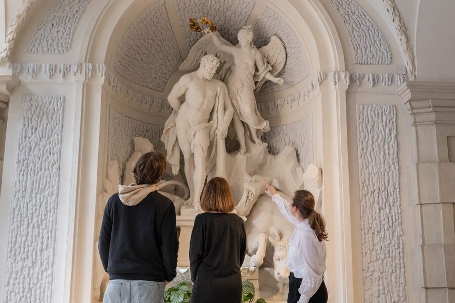 Palais Lobkowitz Audio Guide Tour - Entering Palais Lobkowitz in Vienna