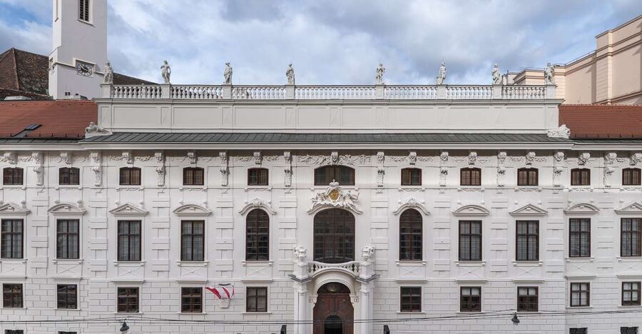 Palais Lobkowitz Audio Guide Tour - Following the Lobkowitz family through the palace