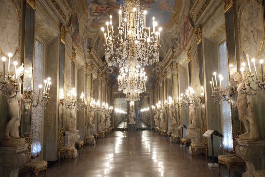Palazzi dei Roll and Palazzo Reale Guided Tour - Walking Le Strade Nuove and the carrugi