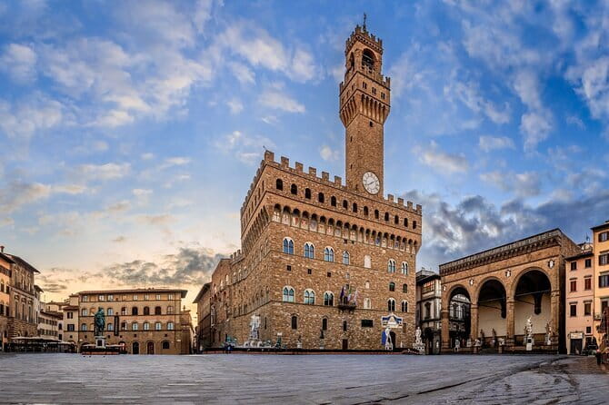 Palazzo Vecchio, Palazzo Pitti and Boboli gardens private tour - The advantage of a private English-speaking guide