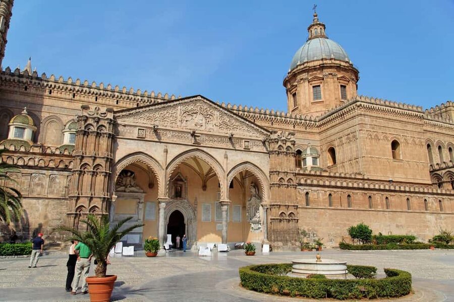 Palermo: City & Palazzo dei Normanni Guided Walking Tour - Teatro Massimo and the first look at Palermo