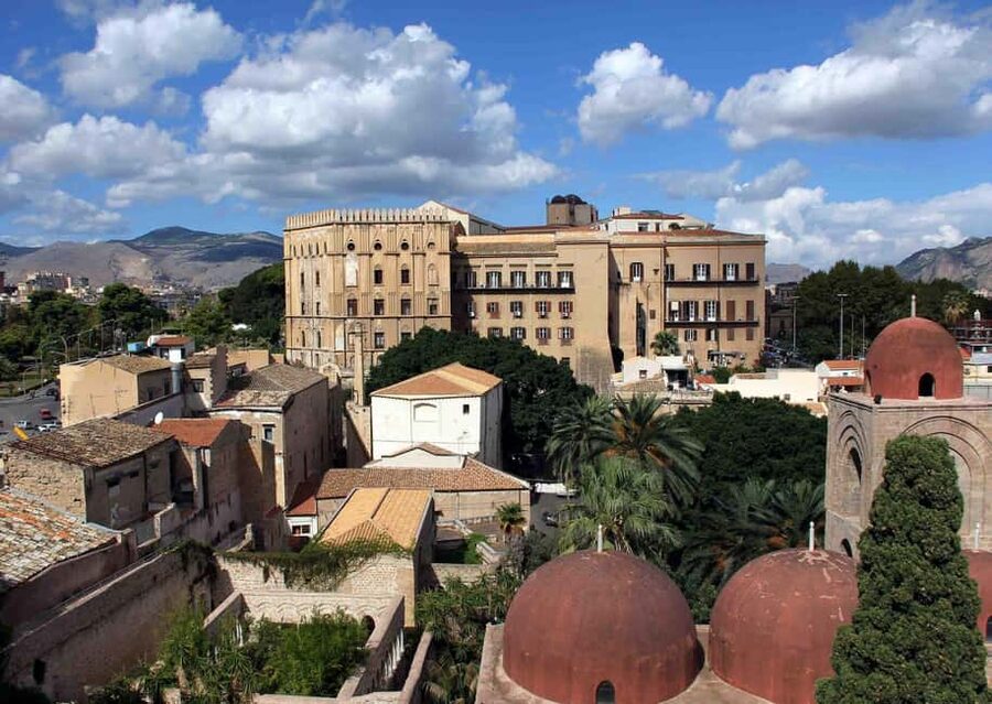 Palermo: Norman Palace Ticket & Audio App Downloadable - Entering at Piazza del Parlamento