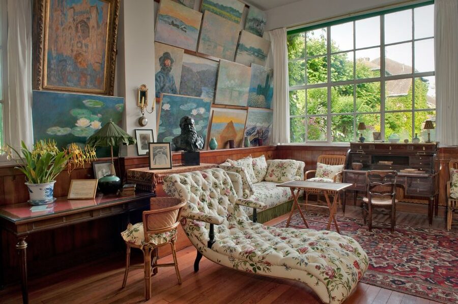 Paris: Giverny & Versailles Small Group or Private Tour - Small group or private tour?