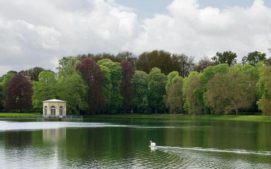 Paris: Half-Day Trip to Fontainebleau with a Local - Two French estates beyond central Paris