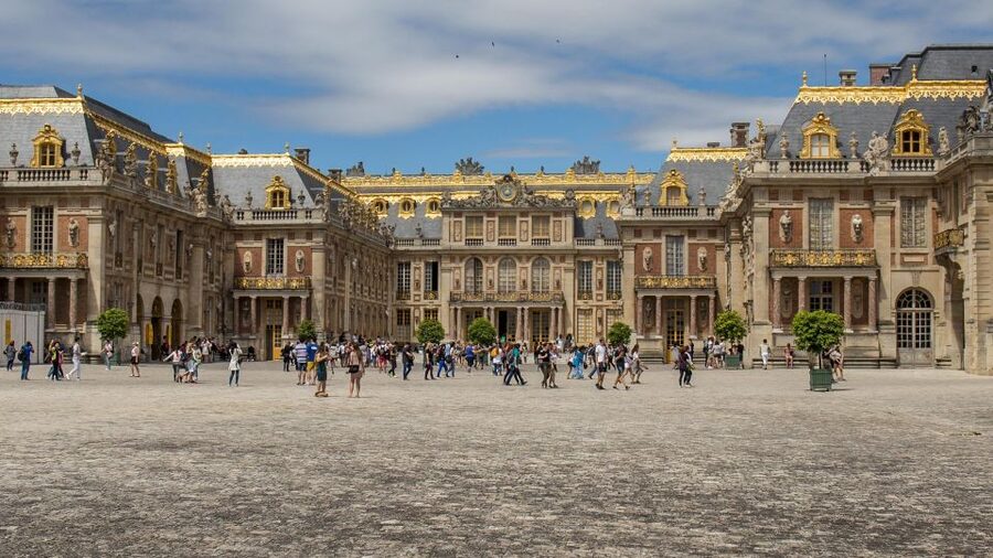 Paris: Palace of Versailles Ticket with Private Transfer - Using the audio guide without losing your own pace