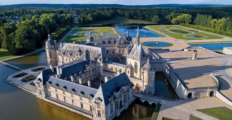 Paris: Private Tour of Domaine de Chantilly Ticket&Transfer - Lunch and the extra cost of the day