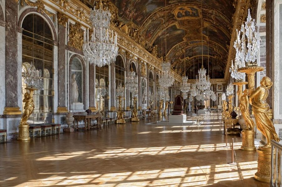 PARIS: Private transfer Château Versailles van 7 people 4H - More than the palace: gardens, town, and horse house