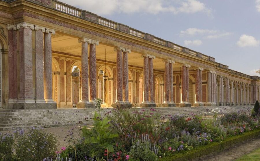 PARIS: Private transfer Château Versailles van 7 people 4H - Who will find this useful?