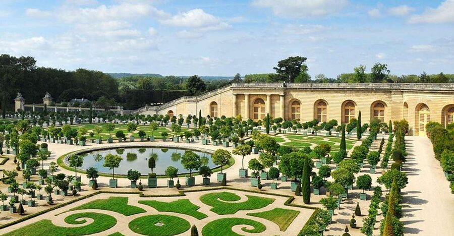 PARIS: Private transfer Château Versailles van 7 people 4H - Reliability is the deciding issue