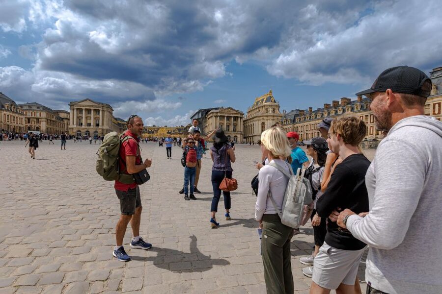 Paris: Versailles Palace and Queen Hamlet E-Bike Tour - Guide support and group size