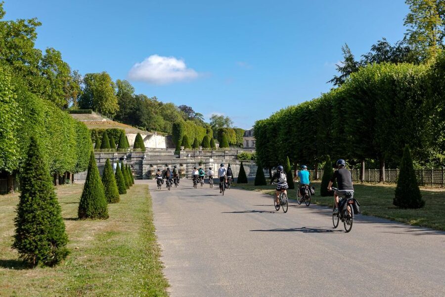 Paris: Versailles Palace and Queen Hamlet E-Bike Tour - Weather, clothing, and the ride home