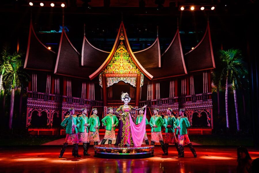 Pattaya: Alcazar Cabaret Discounted Admission Ticket - Seventeen numbers with international influences