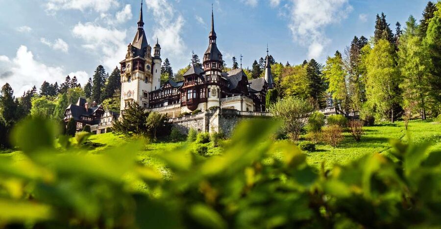 Peles & Cantacuzino Castles: Gourmet Wine & Cultural trip - Sinaia Monastery brings a quieter pause