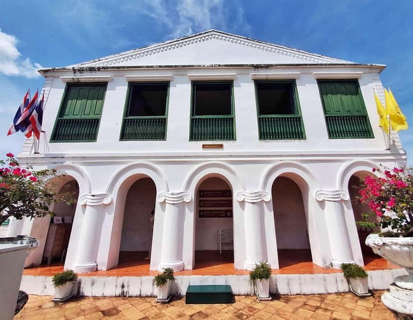 Petchaburi Temples & Royal Palace - small Join Group Tour - The quiet light of Khao Luang Cave