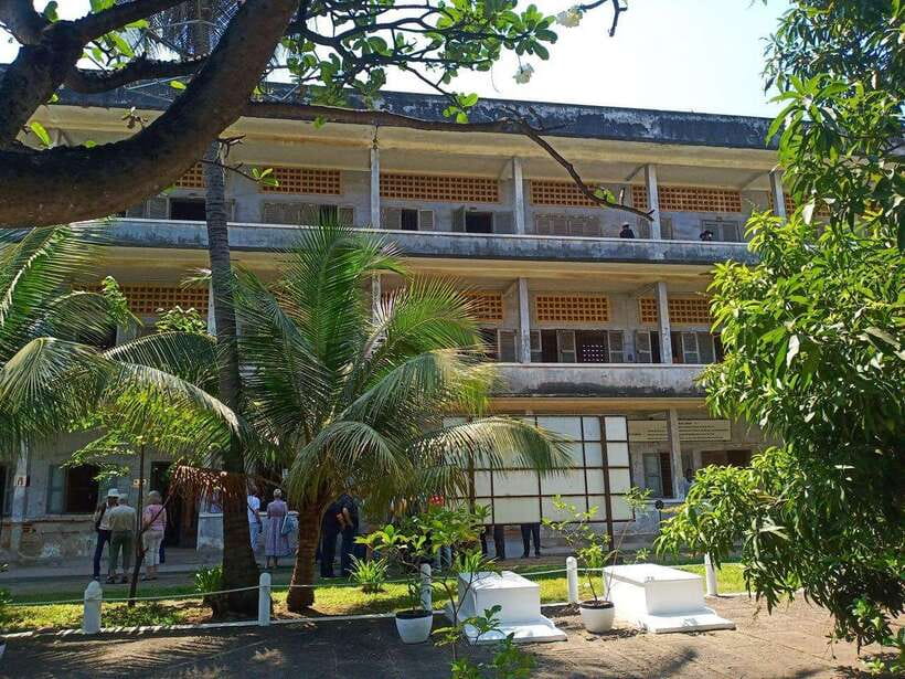 Phnom Penh: Full-Day City Tour with Royal Palace & Killing … - Choeung Ek, where the prison route ended