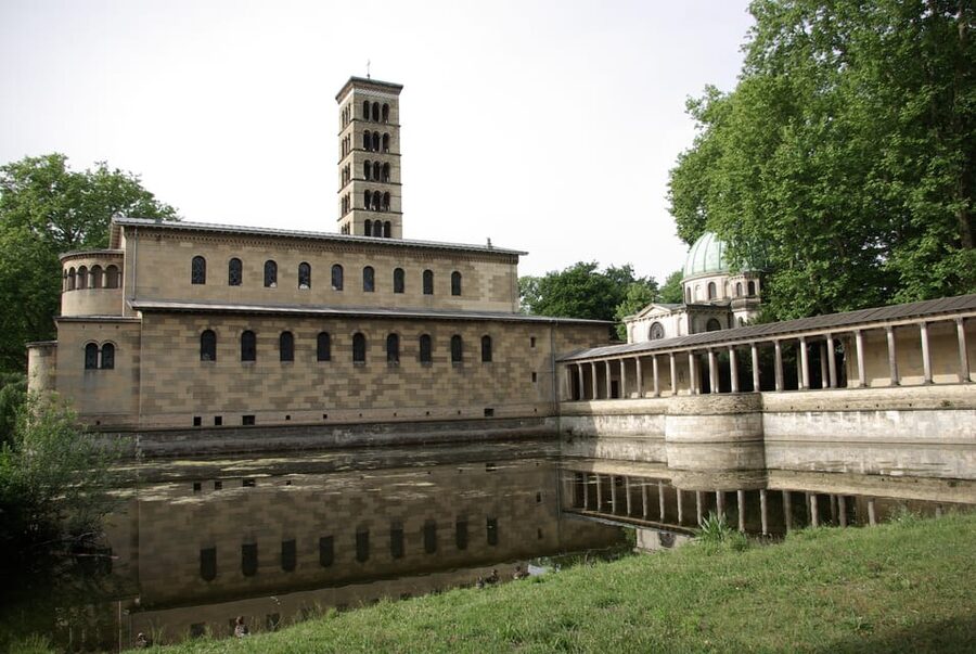 Potsdam: 5-Hour-Tour "Parks & Palaces" from Berlin by VW-Bus - The New Palace and the Wider Sanssouci Park