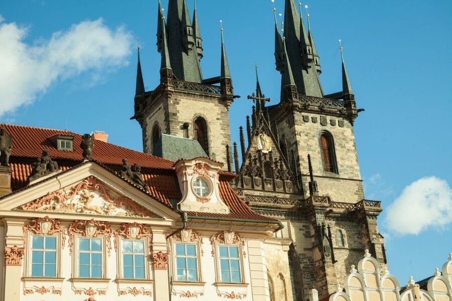 Prague: 3-Hour Old Town and Prague Castle Tour in German - Key points at a glance