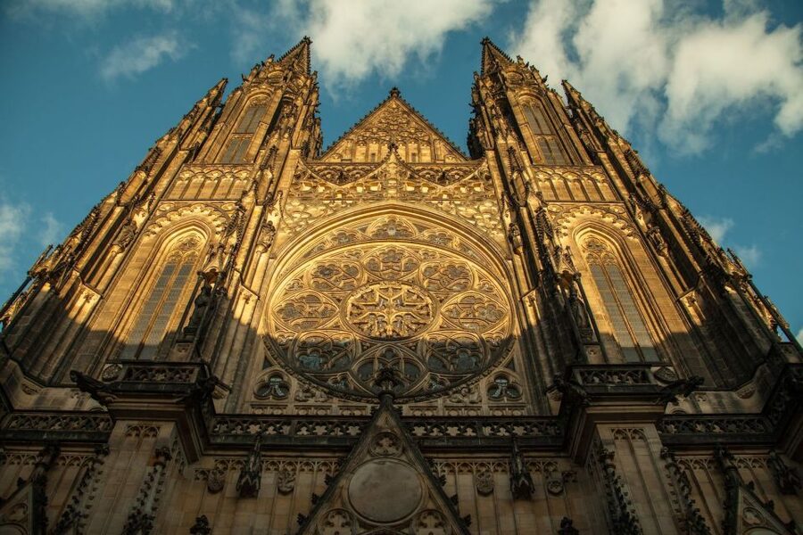 Prague: 3-Hour Old Town and Prague Castle Tour in German - Prague Castle without the paid interiors