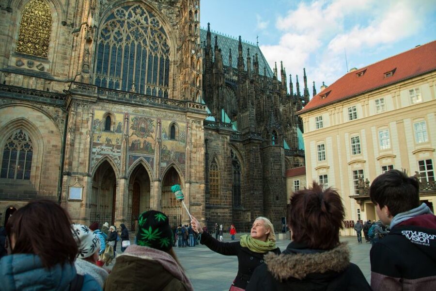 Prague: 3-Hour Old Town and Prague Castle Tour in German - What the guides add to the walk