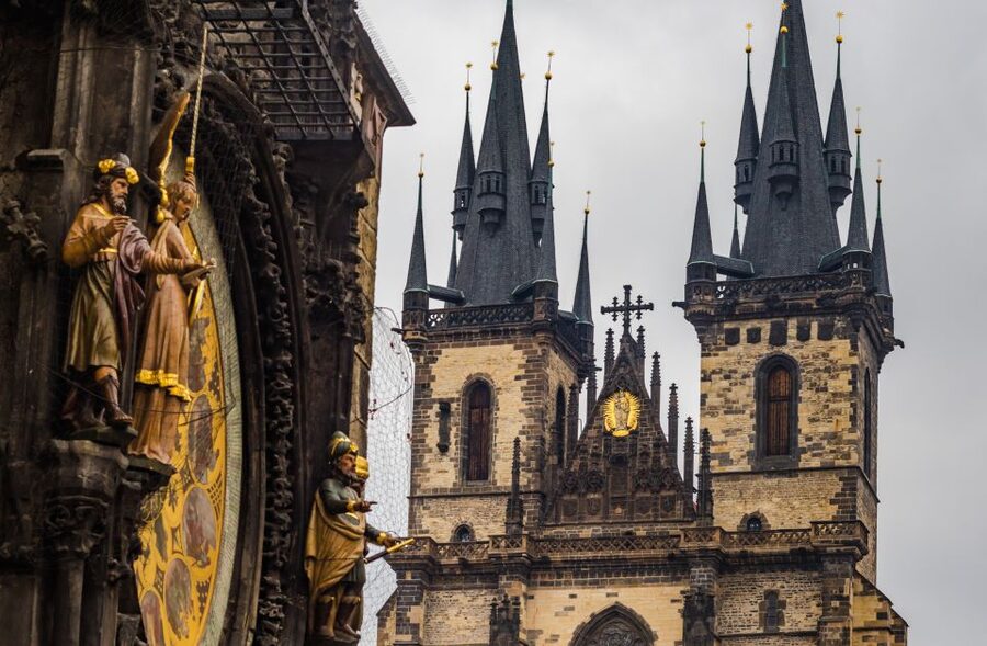 Prague: 3-Hour Walking Tour of Old Town & Prague Castle - Key points at a glance