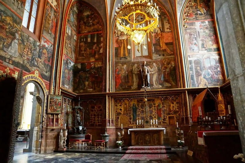 Prague Castle: 1-Hour Introduction Tour with Entry Ticket - Timing, closures, and how to plan your visit