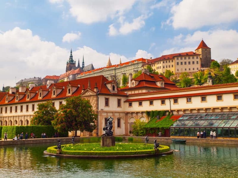 Prague Castle: 1-Hour Introduction Tour with Entry Ticket - What this Prague Castle experience really includes