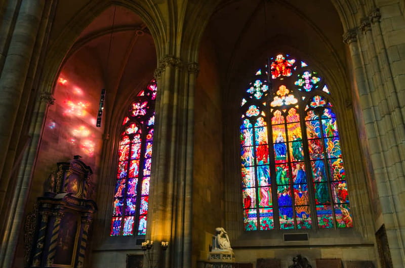 Prague Castle: 1-Hour Introduction Tour with Entry Ticket - The Old Royal Palace and its historic setting
