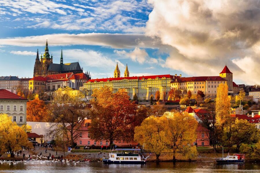 Prague Castle & Castle District: 2-Hour Guided Tour - Why start at Charles Bridge?