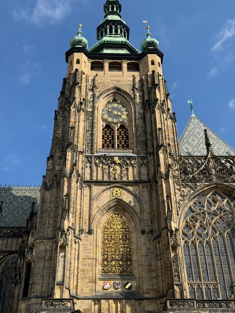 Prague Castle Interiors & Changing of the Guard-Small group - Golden Lane, With Time for Atmosphere