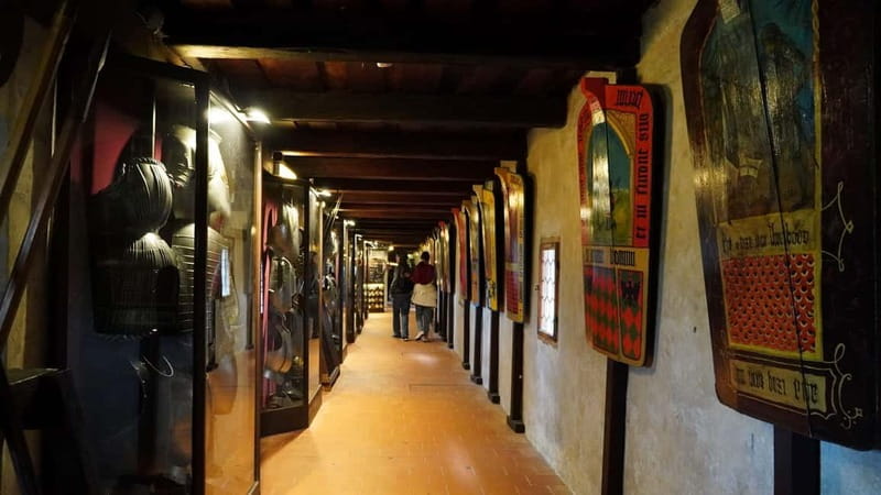 Prague Castle Interiors: Small-Group Tour with Local Guide - Golden Lane: 45 minutes among the small houses