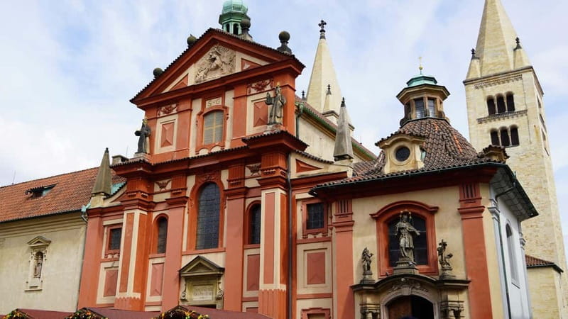 Prague Castle Interiors: Small-Group Tour with Local Guide - What the small group changes