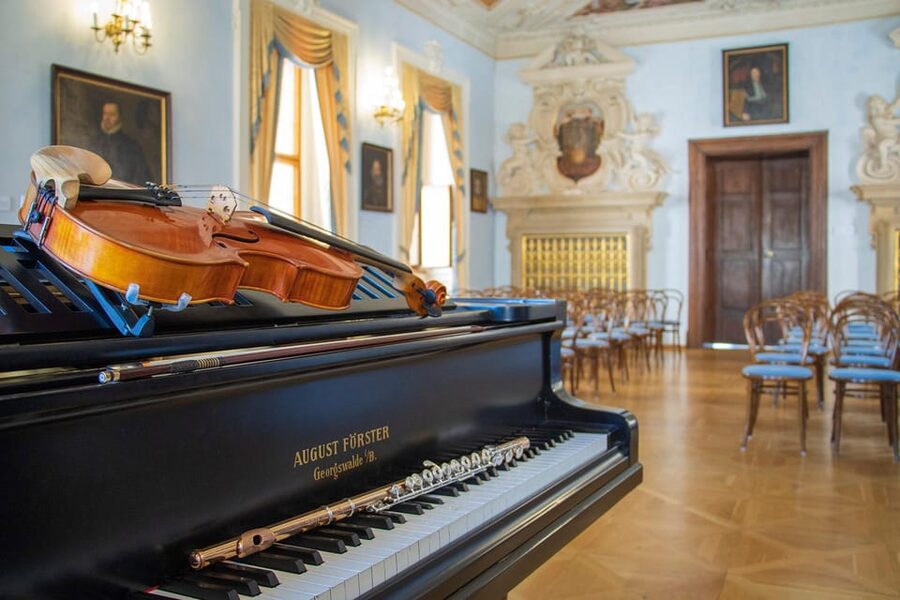 Prague Castle: Midday Classical Concert at Lobkowicz Palace - Who will enjoy this most