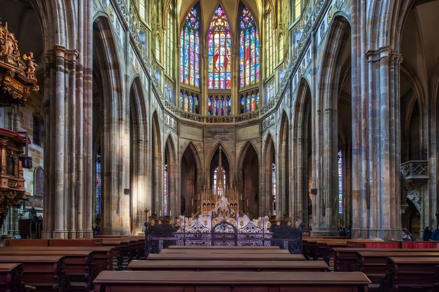Prague Castle: Royal Palace, Cathedral, and Golden Lane Tour - The Old Royal Palace and Vladislav Hall