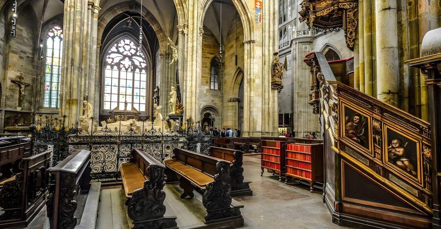 Prague Castle: Royal Palace, Cathedral, and Golden Lane Tour - Prague Castle: a city within the city