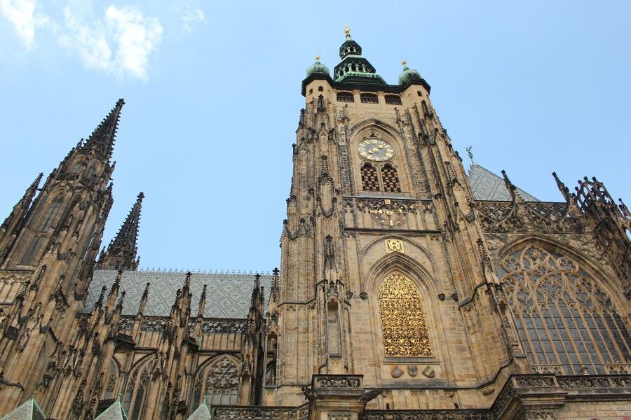 Prague Castle: Small-Group Tour with a local guide - Why a guide helps at Prague Castle