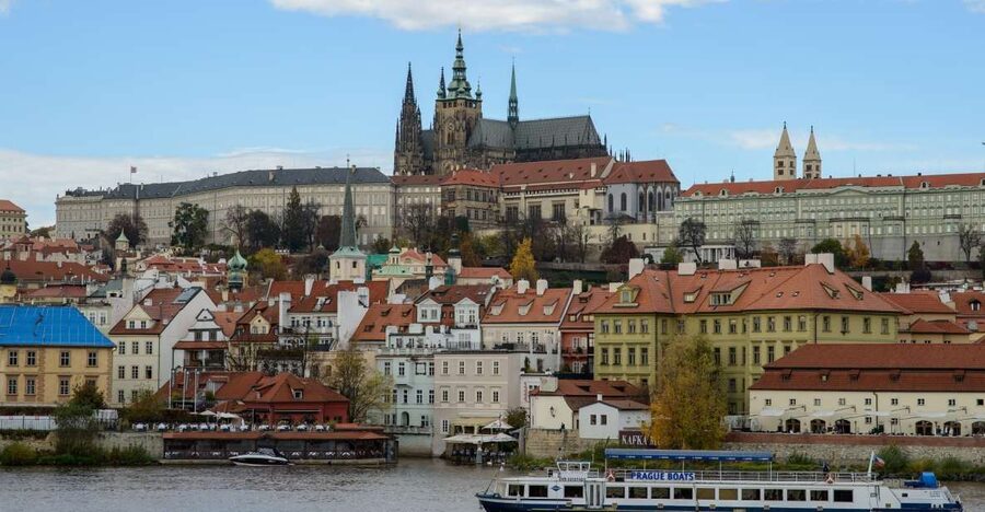 Prague Castle Tour With Tickets - Inside the largest coherent castle complex