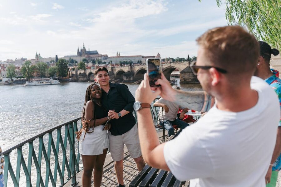 Prague: Full-Day Old Town, River Cruise & Prague Castle Tour - Your one-hour pause around 2pm