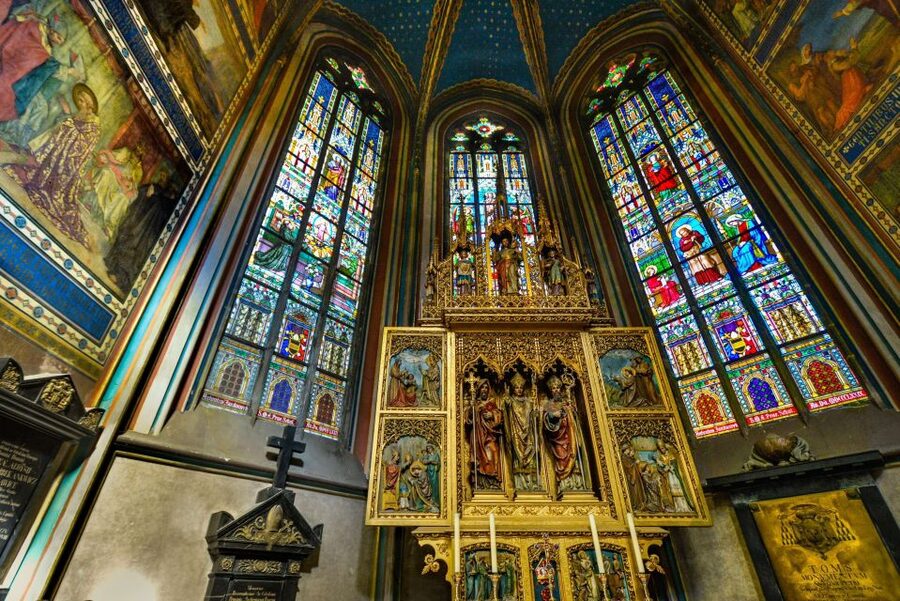 Prague: Full-Day Old Town, River Cruise & Prague Castle Tour - How the guides shape the day