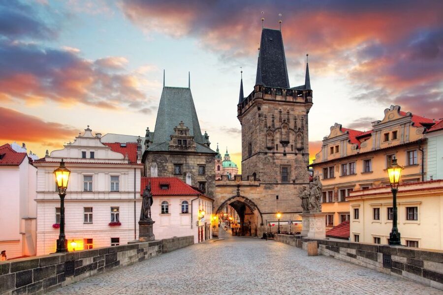 Prague: Full-Day Old Town, River Cruise & Prague Castle Tour - Is $72 a fair price for seven hours?