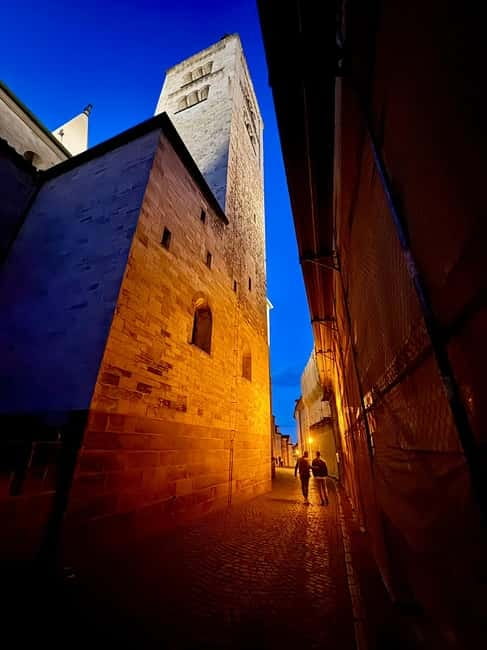 Prague: Night Walk through Prague Castle with City Views - The Old Royal Palace and stories of rulers