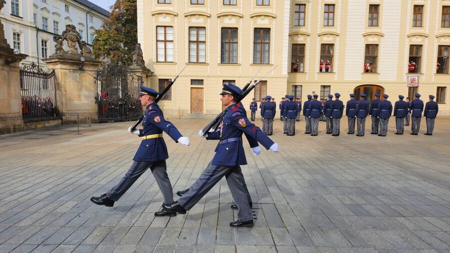 Prague: Prague Castle Private Walking Tour - Why Prague Castle Works Best With a Guide